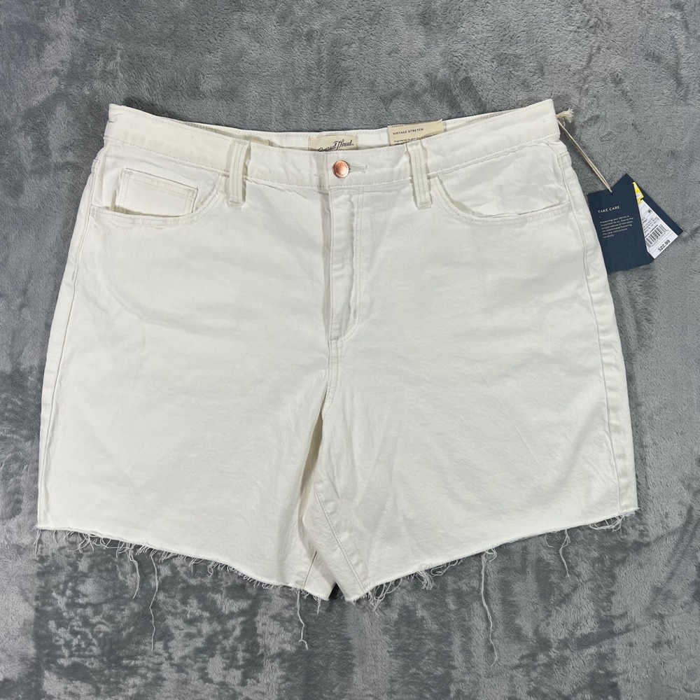 Universal Thread Bermuda Shorts Womens 16 White NWT Vintage Stretch Raw Hem